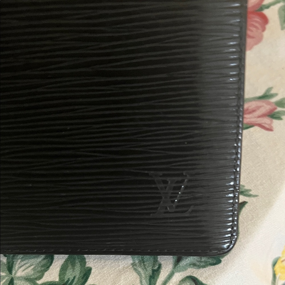 Louis Vuitton Black Epi Leather Accessory - Picture 2 of 6